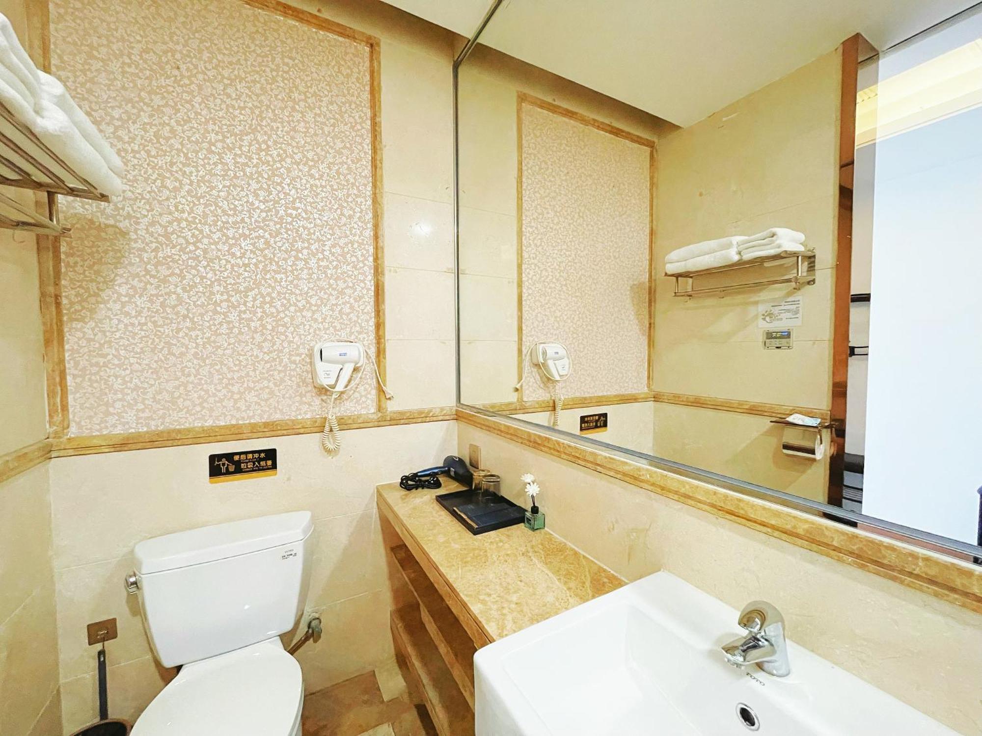 Ht Legend Hotel Changgang Metro Station Exit F -Direct To Canton Fair Ngoại thất bức ảnh